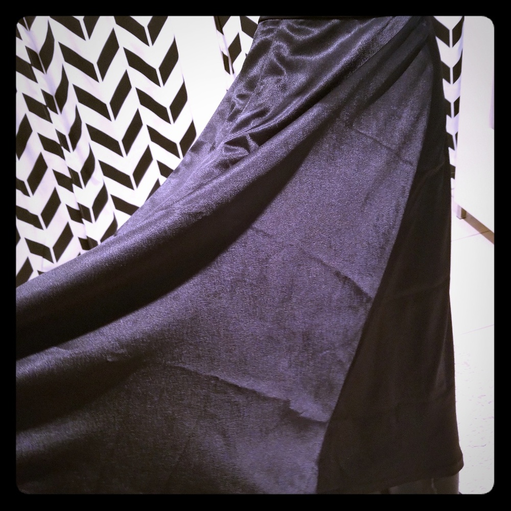 🎻 Custom made XL black satin long skirt 💎